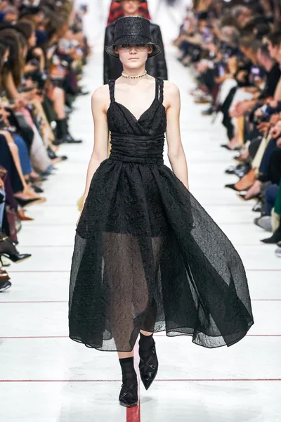 Look 16